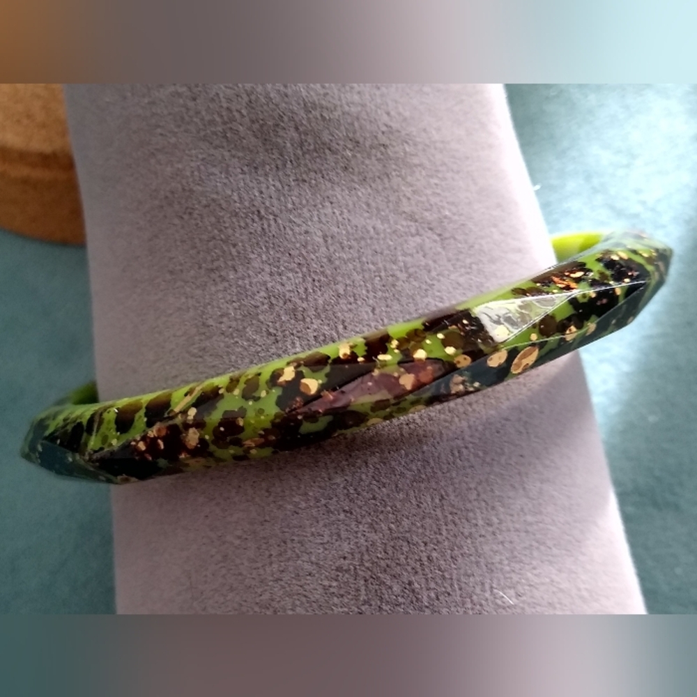 Green Lucite Bangle Bracelet